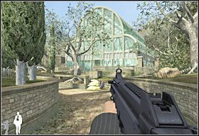 Następnie skieruj się wąską alejką w stronę kolejnej szklarni (po drodze natkniesz się na jednego wroga, pozbądź się go, stosując walkę wręcz) - Etap I - Whites Estate (cz.2) | Quantum of Solace - Quantum of Solace - poradnik do gry