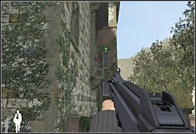 Gdy wszyscy wrogowie odejdą w niepamięć, przejdź przez szklarnie i skieruj się schodami [02] w stronę rezydencji - Etap I - Whites Estate (cz.2) | Quantum of Solace - Quantum of Solace - poradnik do gry