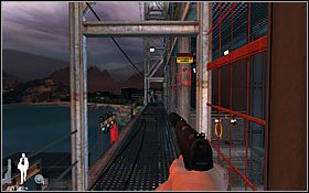 Znajdziesz się na kładce, na której końcu stacjonuje przeciwnik z karabinem snajperskim - Etap III - Opera House (cz.2) | Quantum of Solace - Quantum of Solace - poradnik do gry