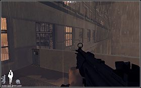 Będąc na górze, podejdź do małej tabliczki z ostrzeżeniem, blokującej wejście na gzyms - Etap VII - Science Center Exterior (cz.2) | Quantum of Solace - Quantum of Solace - poradnik do gry