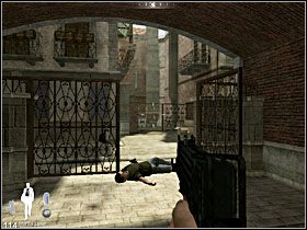 Po załatwieniu wszystkich wrogów opuść to miejsce, wychodząc przez bramę, którą otworzył ostatni z nieprzyjaciół - Etap XIV - Venice (cz.1) | Quantum of Solace - Quantum of Solace - poradnik do gry