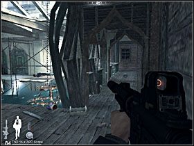 Dalsza droga prowadzi wzdłuż wąskiej drewnianej kładki - Etap XIV - Venice (cz.3) | Quantum of Solace - Quantum of Solace - poradnik do gry