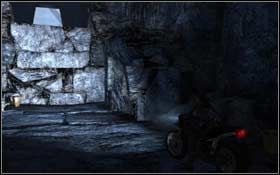 Przed Tobą do przejechania niewielki labirynt, w którym będziesz musiał rozprawić się z kilkoma przeciwnikami - Jan Mayen Island - Valhalla (cz.1) | Solucja Tomb Raider Underworld - Tomb Raider: Underworld - poradnik do gry