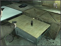 Koktajl Mołotowa (Molotov) - znakomita broń przeciwko ludziom, lecz kiepsko nadaje się do likwidacji pojazdów - Arsenał | Podstawy | Grand Theft Auto IV - Grand Theft Auto IV - poradnik do gry
