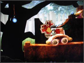Zjeżdzamy na dół, idziemy w lewo i zbieramy Orange Flowers, Grass Rough Doodle oraz Red Flowers - 2. Get a Grip | The Gardens | LittleBigPlanet - LittleBigPlanet - poradnik do gry