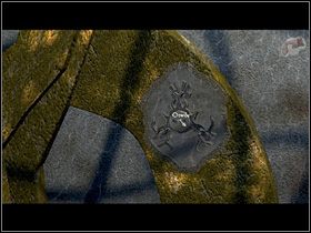 Teraz bada szklaną kapliczkę w kształcie ostrosłupa (tuż za posążkiem) i domyśla się, że spoczywał w niej jakiś artefakt - Wydostać się ze świątyni | Głębiny oceanu | Zaginiona historia Tale of Hero - Zaginiona historia: Tale of Hero - poradnik do gry