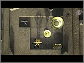 Ponowne przyjrzenie się płytkom (zbliżenie) ujawnia, że znajdowały się pod nimi 4 metalowe bolce, zaś pod boczną lewą płytką (po usunięciu z niej odłamka) krył się przycisk - Dostać się do skarbca Mjorgina | Głębiny oceanu - Zaginiona historia: Tale of Hero - poradnik do gry