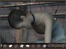 Następnie Nicole bada dokładniej martwą kobietę (zbliżenie) - Sala baletowa | Francja, Paryż | Art of Murder Klątwa Lalkarza - Art of Murder: Klątwa Lalkarza - poradnik do gry