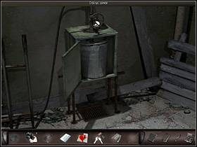 W tej sytuacji Nicole ściąga z koła niepotrzebną jej oponę (kliknij na kole w ekwipunku LPM), po czym wiesza felgę na haczyku w ścianie nad klapą włazu - Moulin Rouge | Francja, Paryż | Art of Murder Klątwa Lalkarza - Art of Murder: Klątwa Lalkarza - poradnik do gry