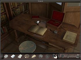 Powróciwszy do antykwariatu, przygląda się stojącemu w holu stolikowi po prawej (zbliżenie) i zabiera leżące na nim nożyce - Antykwariat #1 | Hiszpania, Azarra | Art of Murder Klątwa Lalkarza - Art of Murder: Klątwa Lalkarza - poradnik do gry