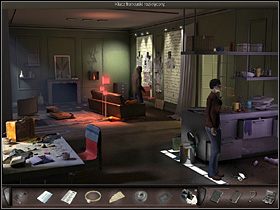 Następnie Nicole przechodzi do stołu (lewy dolny róg) i przegląda porozrzucane na blacie rzeczy (zbliżenie) - Mieszkanie Marca Tainea | Francja, Paryż | Art of Murder Klątwa Lalkarza - Art of Murder: Klątwa Lalkarza - poradnik do gry