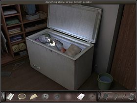 W odkrytym tym sposobem pomieszczeniu Nicole otwiera sporą zamrażarkę (zbliżenie), której zawartość okazuje się tyle niecodzienna, co przerażająca - Mieszkanie Marca Tainea | Francja, Paryż | Art of Murder Klątwa Lalkarza - Art of Murder: Klątwa Lalkarza - poradnik do gry