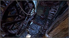 Drake wrócił do napisu II i zeskoczył na mały dziedziniec ze schodami i flagami na środku - Rozdział 16 The Treasure Vault | Przygoda | Solucja Uncharted Drakes Fortune - Uncharted: Drakes Fortune - poradnik do gry