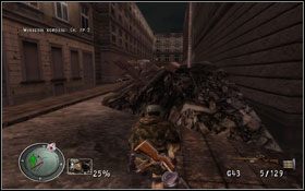 Padamy na ziemię w miejscu [02] , wstrzymujemy oddech (klawisz F) i precyzyjnym strzałem w małą szczelinę w pancerzu działa, zabijamy operatora [1] - [Opis przejścia] Reichstag | Sniper Elite Berlin 1945 - Sniper Elite: Berlin 1945 - poradnik do gry