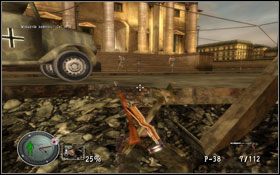 Wykorzystując barykady zakradamy się w pobliże muru - [Opis przejścia] Francuska Katedra | Sniper Elite Berlin 1945 - Sniper Elite: Berlin 1945 - poradnik do gry