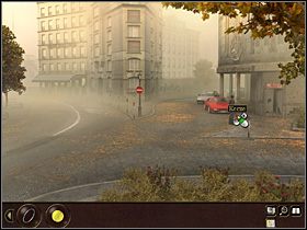 Na sąsiedniej ławce spotyka starego znajomego - kloszarda, pod ławką zaś lokalizuje baterię butelek (z prawej) - Francja- Paryż (cz.2) | Tajne akta 2 Puritas Cordis - Tajne akta 2: Puritas Cordis - poradnik do gry