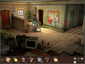 Teraz, udając pijaną, może zagadnąć policjantkę - jej oddech wyraźnie wskazuje na nadmierne spożycie alkoholu - Francja- Paryż (cz.4) | Tajne akta 2 Puritas Cordis - Tajne akta 2: Puritas Cordis - poradnik do gry