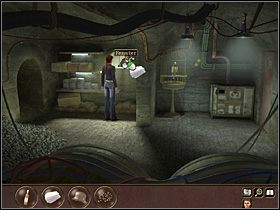 Nina, podniósłszy się z piwnicznej podłogi, nabiera ze sterty po lewej trochę węgla - Francja - Zamek (cz.2) | Tajne akta 2 Puritas Cordis - Tajne akta 2: Puritas Cordis - poradnik do gry