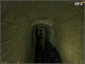 Szybko pozbądź się przebywającego w pomieszczeniu Zombie i uzupełnij granaty leżące w małej wnęce po lewej stronie - [Opis przejścia Half-Life] Blast Pit - cz. 2 - Half-Life - poradnik do gry