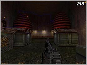 Kiedy znajdziesz się w pokoju z dźwignią obsługującą zwrotnicę, wyskocz przez okno i omijając stwora szerokim łukiem, wbiegnij do dużego tunelu [#217] - [Opis przejścia Half-Life] Power Up - cz. 2 - Half-Life - poradnik do gry