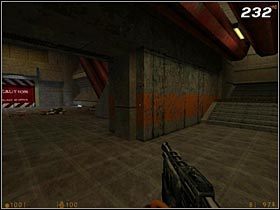 Opuść pojazd i rozpocznij pieszą wędrówkę, kierując się w stronę korytarza - [Opis przejścia Half-Life] On a Rail - cz. 1 - Half-Life - poradnik do gry