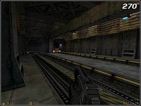 Po krótkiej przejażdżce zatrzymasz się przy opuszczonym szlabanie - [Opis przejścia Half-Life] On a Rail - cz. 3 - Half-Life - poradnik do gry