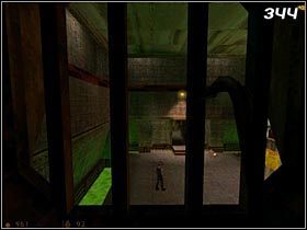 Poczekaj aż platforma zjedzie na dół i wejdź do skąpanego w mroku tunelu - [Opis przejścia Half-Life] Residue Processing - cz. 1 - Half-Life - poradnik do gry