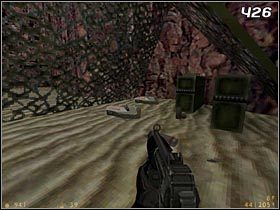 Po chwili dotrzesz do małego składu, gdzie zobaczysz zielone skrzynki i kilka przedmiotów [#426] - [Opis przejścia Half-Life] Surface Tension - cz. 2 - Half-Life - poradnik do gry