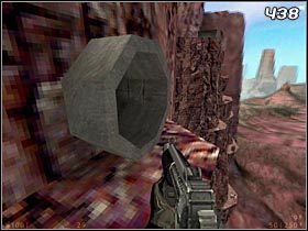 Za chwilę dotrzesz do silnie chronionej placówki wroga - oprócz żołnierzy znajdują się tutaj pojazdy bojowe, które stanowią ogromne zagrożenie - [Opis przejścia Half-Life] Surface Tension - cz. 2 - Half-Life - poradnik do gry