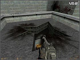 Wysłuchaj przebywającego w pomieszczeniu naukowca i rozwal wszystkie skrzynie blokujące dostęp do drzwi [#459] - [Opis przejścia Half-Life] Surface Tension - cz. 3 - Half-Life - poradnik do gry