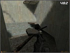 Wyeliminowawszy dwóch widocznych z góry komandosów, przyjrzyj się fragmentom ścian, znajdujących się po prawej stronie budynku [#481] - [Opis przejścia Half-Life] Surface Tension - cz. 4 - Half-Life - poradnik do gry