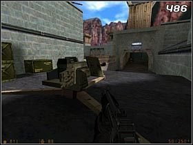 Po wejściu do hangaru skręć w prawo i biegnij w dół jedyną dostępną drogą - [Opis przejścia Half-Life] Surface Tension - cz. 5 - Half-Life - poradnik do gry