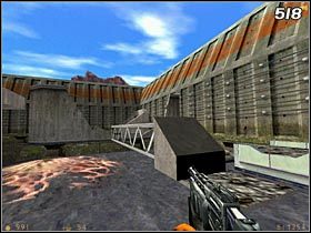 Po zlikwidowaniu wszystkich wspomnianych wyżej obiektów, zejdź na ziemię i skieruj się w pobliże przewróconego słupa [#518] - [Opis przejścia Half-Life] Surface Tension - cz. 6 - Half-Life - poradnik do gry