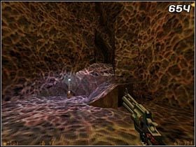 Tunel, w którym aktualnie przebywasz, ciągnie się aż do małej jaskini [#654] z życiodajną cieczą, gdzie można zregenerować energię - [Opis przejścia Half-Life] Interloper - cz. 1 - Half-Life - poradnik do gry