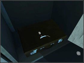 Kiedy przyjrzymy się bliżej kratce wentylacyjnej położonej nad toaletą, nasza bohaterka stwierdzi, że wyczuwa nietypowy zapach - Rozdział II - McPherson | Opis Przejścia | Still Life 2 - Still Life 2 - poradnik do gry