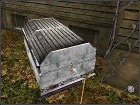 Pod schodami znajdujemy fragmenty gumy #1 , a po użyciu na nich wacika , kolekcjonujemy próbkę krwi (chemiczna i bazy danych) - Rozdział IV - McPherson (cz.3) | Opis Przejścia | Still Life 2 - Still Life 2 - poradnik do gry