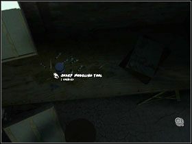 Naprzeciwko schodów, na stole koło zlewu #1 - znajdujemy elastyczne narzędzie (flexible modeling tool) - Rozdział V - McPherson | Opis Przejścia | Still Life 2 - Still Life 2 - poradnik do gry