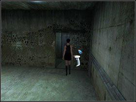 Wacikiem pobieramy próbkę krwi z kratki wentylacyjnej #1 (chemiczna, bazy danych), następnie wchodzimy do celi położonej naprzeciwko dawnej celi Palomy i z pomocą proszku do odcisków oraz skanera , zbieramy odciski za kratami #2 (bazy danych) - Rozdział VIII - McPherson (cz.2) | Opis Przejścia | Still Life 2 - Still Life 2 - poradnik do gry