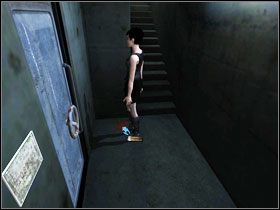 Po przeciwległej stronie, pod drzwiami #1 znajdujemy świeże ślady krwi (wacik , analiza chemiczna i bazy) - Rozdział VIII - McPherson (cz.3) | Opis Przejścia | Still Life 2 - Still Life 2 - poradnik do gry