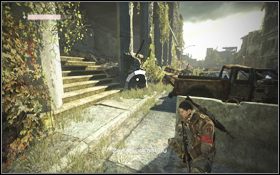 Po załatwieniu wszystkich idź wzdłuż ulicy i szybko przylgnij do kamiennych bloków, ponieważ zaatakują cię kolejne pająki [1] - Rozdział 4 - Widoki (cz.5) | Opis przejścia | Terminator Ocalenie - Terminator: Ocalenie - poradnik do gry