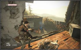 Następnie przejdź do kolejnego pokoju i spójrz na stół z prawej, na którym znajdziesz strzelbę i karabin [1] - Rozdział 6 - W dziczy (cz.1) | Opis przejścia | Terminator Ocalenie - Terminator: Ocalenie - poradnik do gry