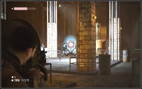 Ostatnią z broni, czyli granatnik [1] , znajdziesz za metalowymi skrzyniami na prawo od bramy, z której wychodzą wrogowie - Rozdział 7 - Angie (cz.1) | Opis przejścia | Terminator Ocalenie - Terminator: Ocalenie - poradnik do gry