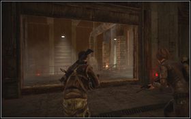 Gorzej jest z maszynami T-600, które nie stoją na środkowym placu tylko chodzą po bocznych korytarzach [1] - Rozdział 7 - Angie (cz.1) | Opis przejścia | Terminator Ocalenie - Terminator: Ocalenie - poradnik do gry