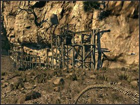 Po opuszczenia kryjówki bandziorów z zadania ze skradzionym mieniem skręć w prawo i podążaj wzdłuż skał - Sekrety | Rozdział VI | Call of Juarez Więzy Krwi - Call of Juarez: Więzy Krwi - poradnik do gry