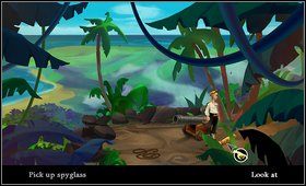 Jak wyciągniemy głowę z piachu i otrząśniemy się po twardym lądowaniu, podnosimy banana (banana ) leżącego obok drzewa, na którym wisi notka (możemy ją przeczywać) - Cz. III - Pod małpią wyspą (1) - Opis przejścia - The Secret of Monkey Island: Special Edition - poradnik do gry