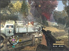 Możesz już wybrać ścieżkę znajdującą się na lewo od zabudowań - Etap 8 - Farma | Opis przejścia Wolfenstein - Wolfenstein - poradnik do gry