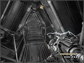 Szybko się teraz obróć i zaczekaj aż pojawi się tu nowy niewidzialny przeciwnik - Etap 13 - Szpital (cz.2) | Opis przejścia Wolfenstein - Wolfenstein - poradnik do gry