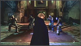 Wybierz teraz z inwentarza Batarang i przemieść celownik w miejsce, w którym stoją interesujące Cię osoby - Arkham Mansion (cz.4) | Opis przejścia Batman Arkham Asylum - Batman: Arkham Asylum - poradniki