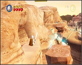 Gdy dotrzesz do dużego obszaru ze stawami, użyj 3PO by uaktywnić panel po prawej, osuszając w ten sposób jeden z nich - Chapter 2 - Through the Jundland Wastes - Story Mode - Episode 4 - LEGO Star Wars: The Complete Saga - poradnik do gry