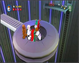 Przed tobą drzwi, do otwarcia których potrzebujesz hełmu - jeśli go straciłeś, przypatrz się, czy któraś z kontrolowanych przez komputer postaci go nie ma i ewentualnie przełącz się na nią - Chapter 4 - Rescue The Princess - Story Mode - Episode 4 - LEGO Star Wars: The Complete Saga - poradnik do gry